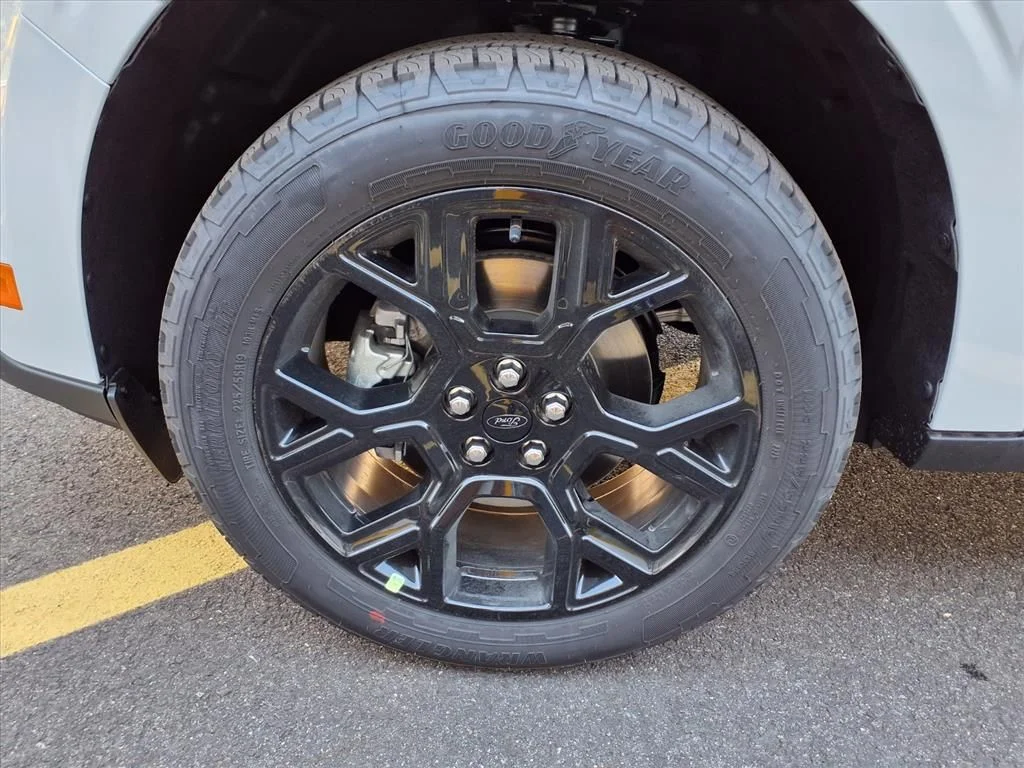 2025 Ford Maverick XLT - Photo 6