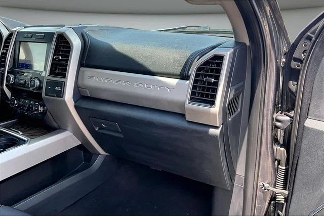 Used 2019 Magnetic Metallic Ford Lariat image 27