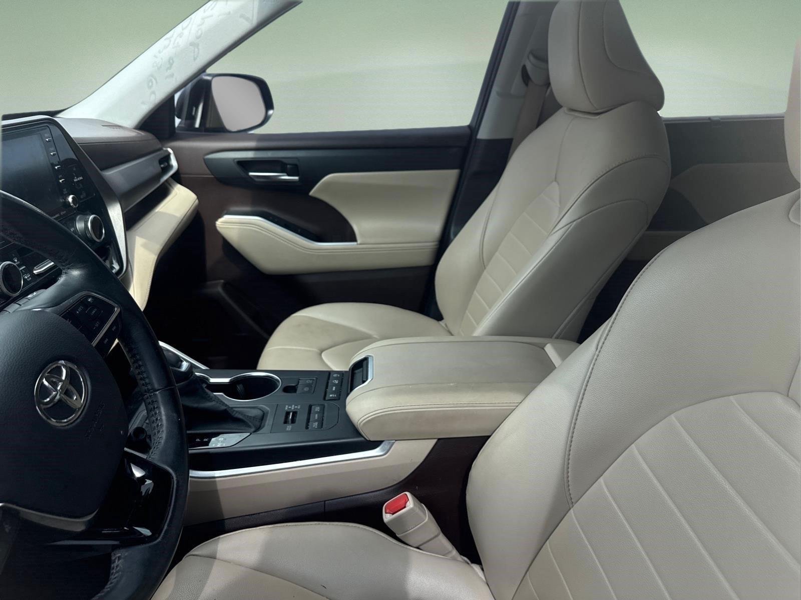 Used 2021 Magnetic Gray Metallic Toyota XLE image 4