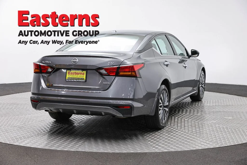 Used 2023 Gray Nissan 2.5 SV image 5