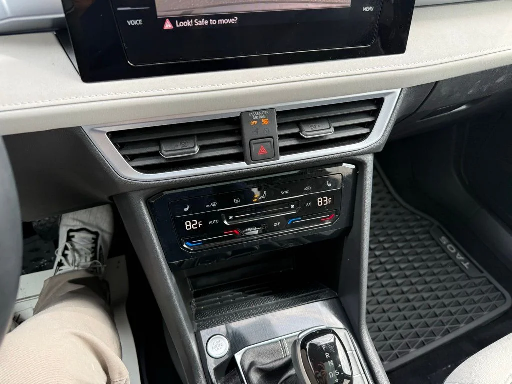2025 Volkswagen Taos SE - Photo 42