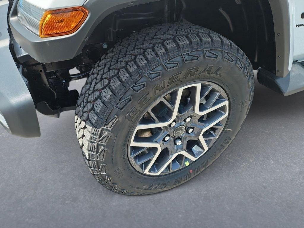 New 2026 Bright White Clear-Coat Exterior Paint Jeep Sahara image 9