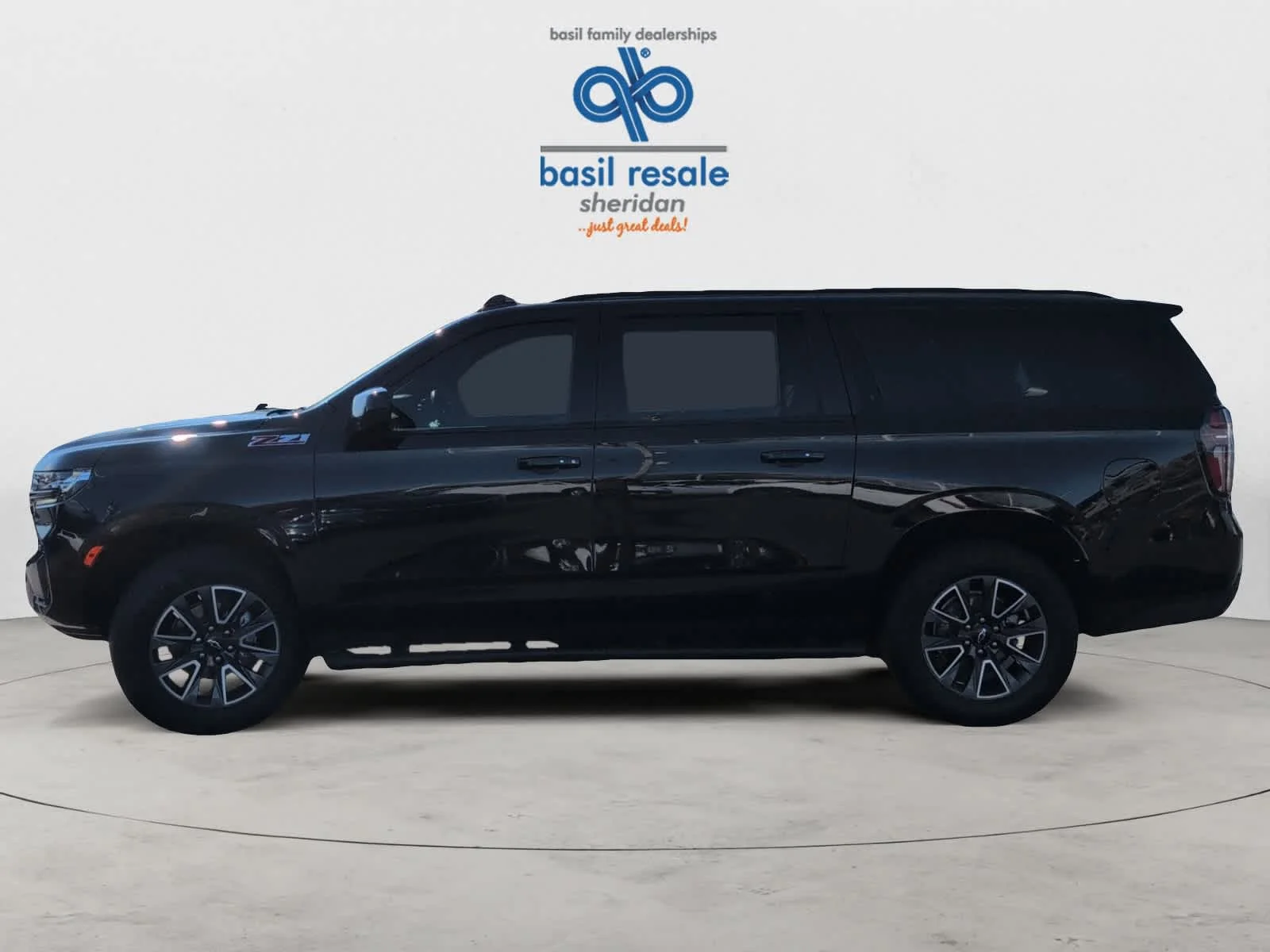 Used 2023 Black Chevrolet Z71 image 5