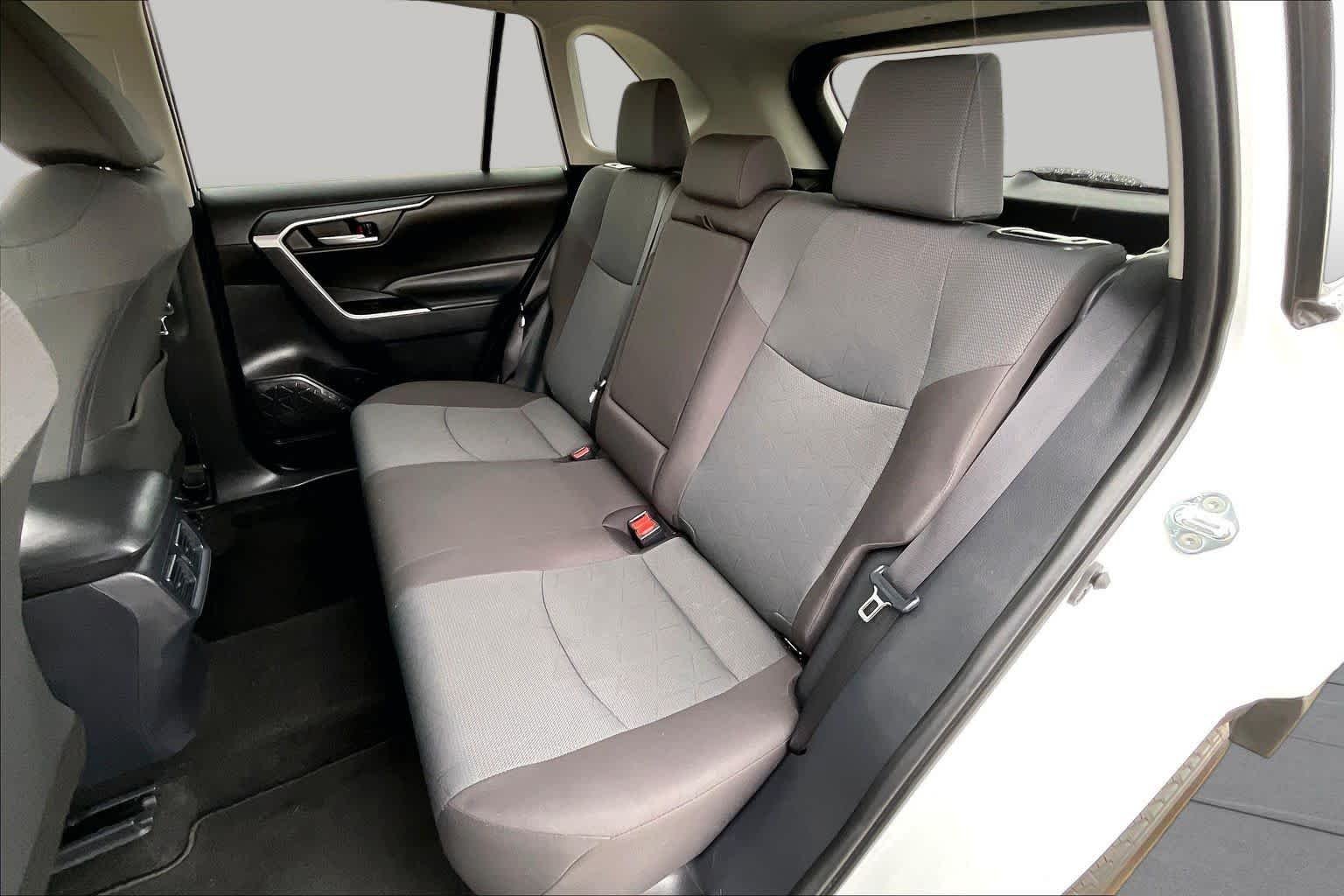 Used 2025 Ice Cap Toyota XLE image 30