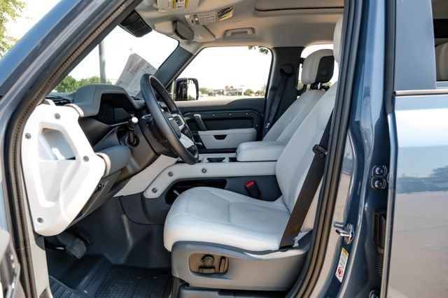 2026 Land Rover Defender 4