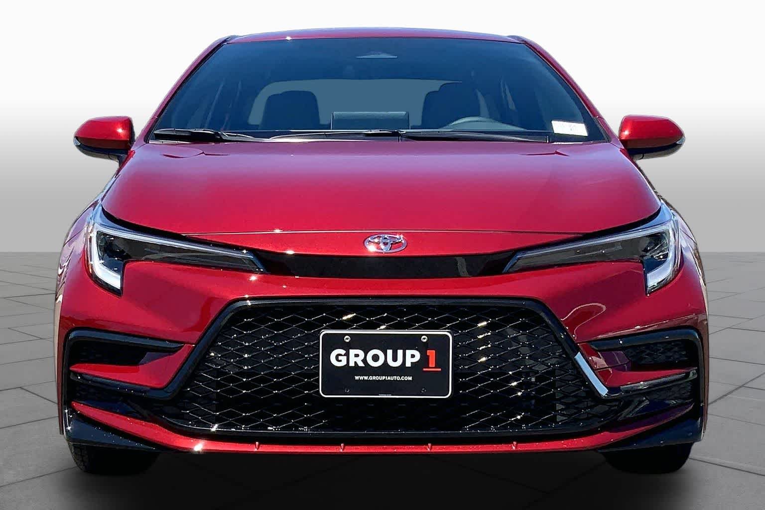 New 2026 Ruby Flare Pearl Toyota Hybrid SE image 3