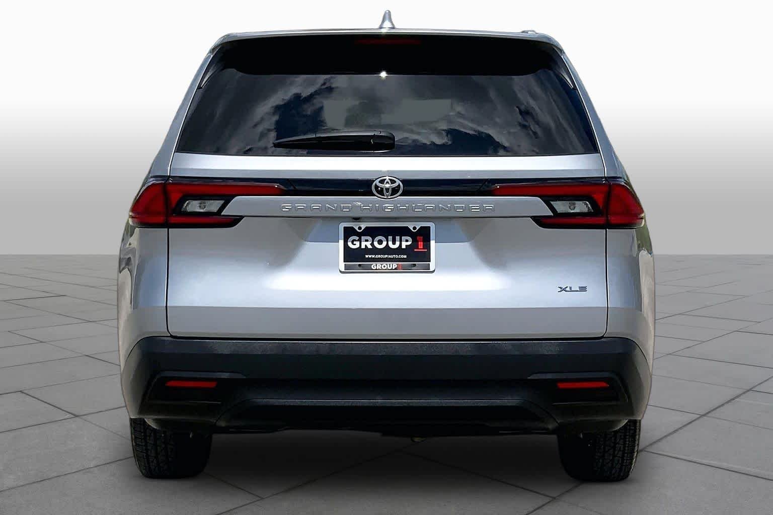 Used 2025 Celestial Silver Metallic Toyota XLE image 5