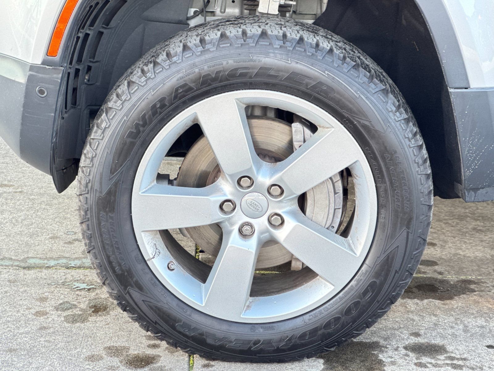 Used 2020 Silver Land Rover First Edition image 25