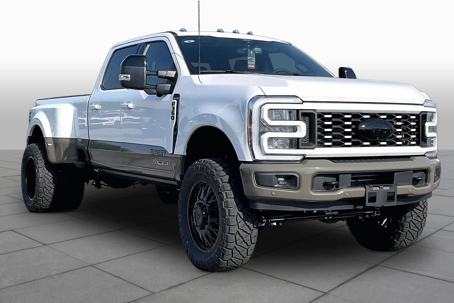 New 2026 Oxford White/Marsh Gray Ford King Ranch image 2