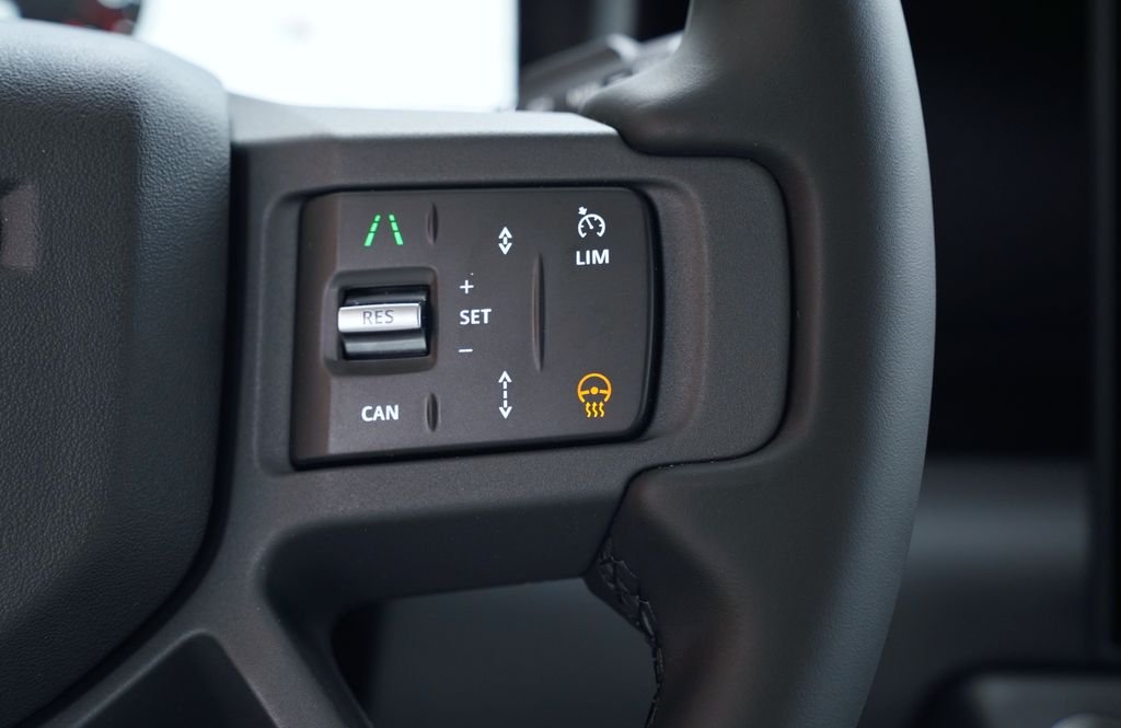 New 2026 Tasman Blue Land Rover X-Dynamic SE image 17