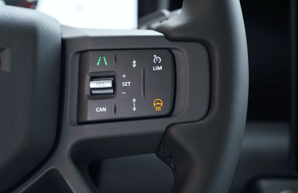 New 2026 Tasman Blue Land Rover X-Dynamic SE image 17