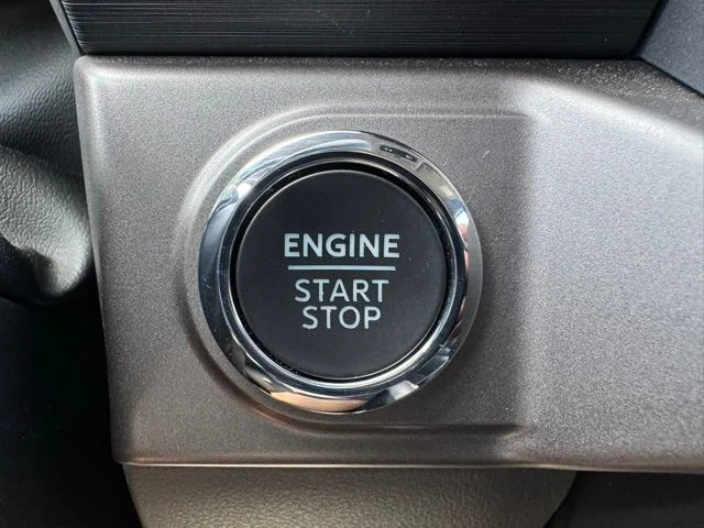 Used 2025 Silver Ford XLT image 34