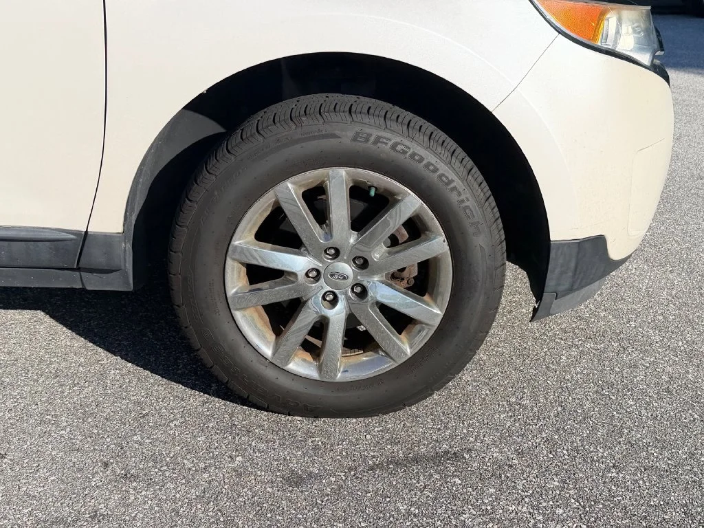 Used 2013 White Platinum Tri-Coat Metallic Ford SEL image 9
