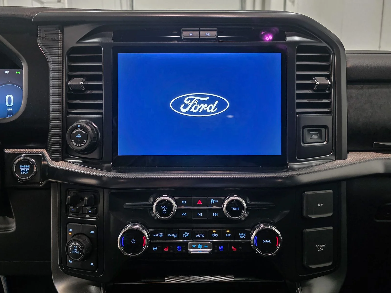New 2025 Oxford White Ford Tremor® image 28