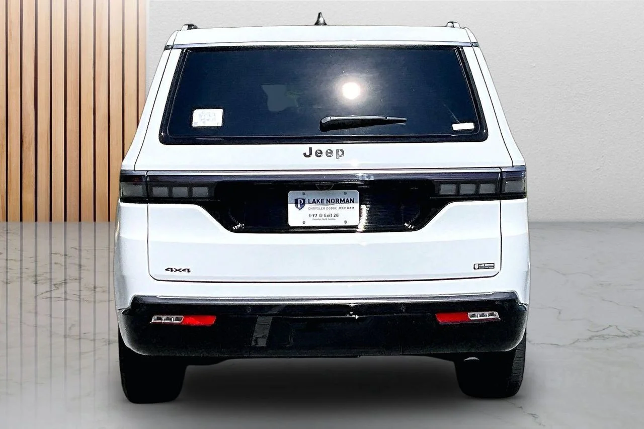 New 2026 Bright White Clear-Coat Exterior Paint Jeep  image 8