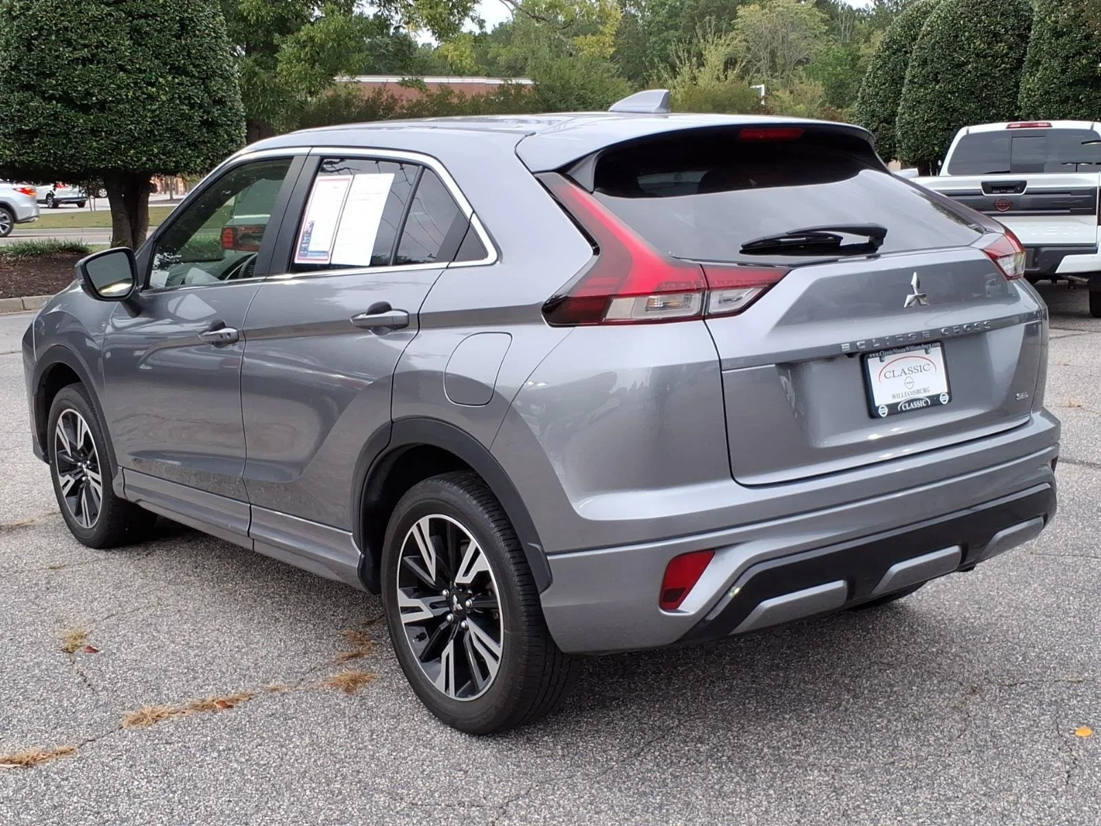Used 2024  Mitsubishi SEL image 9