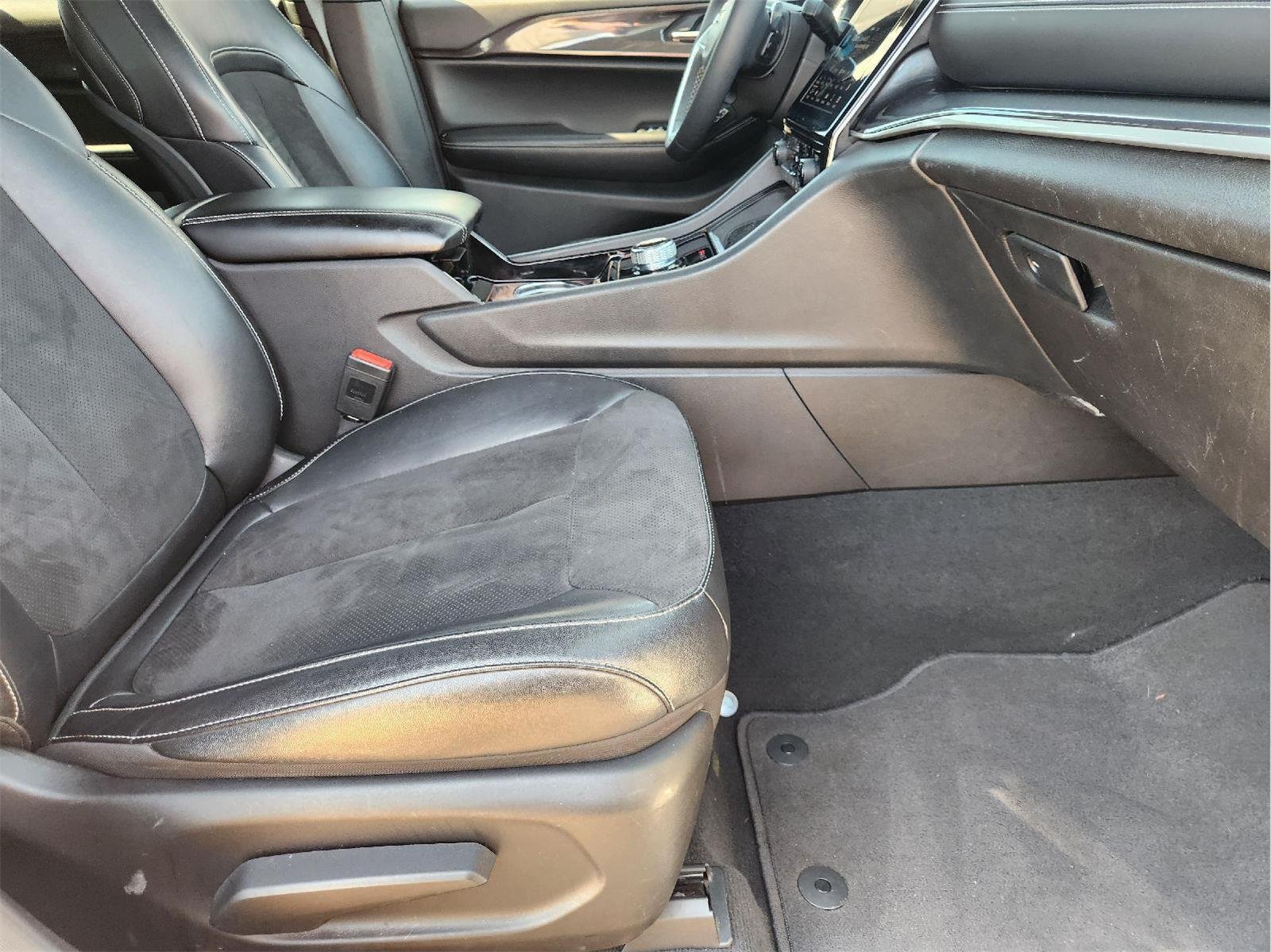2023 Jeep Grand Cherokee L photo 14 of 34
