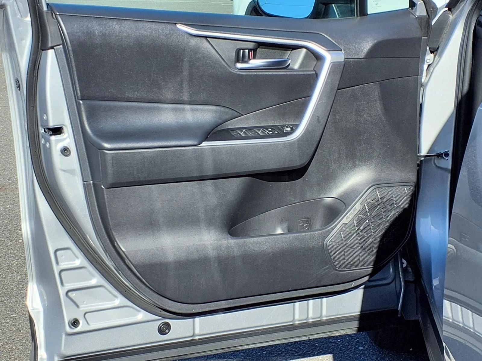 Used 2024  Toyota XLE image 28