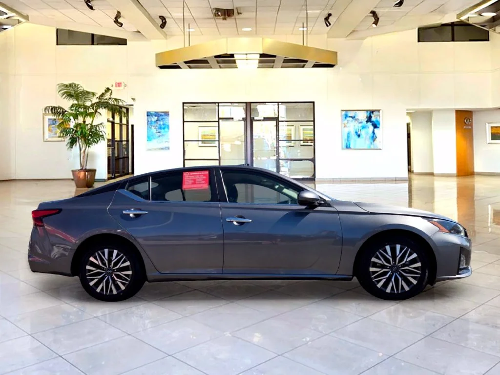 2023 Nissan Altima SV - Photo 4