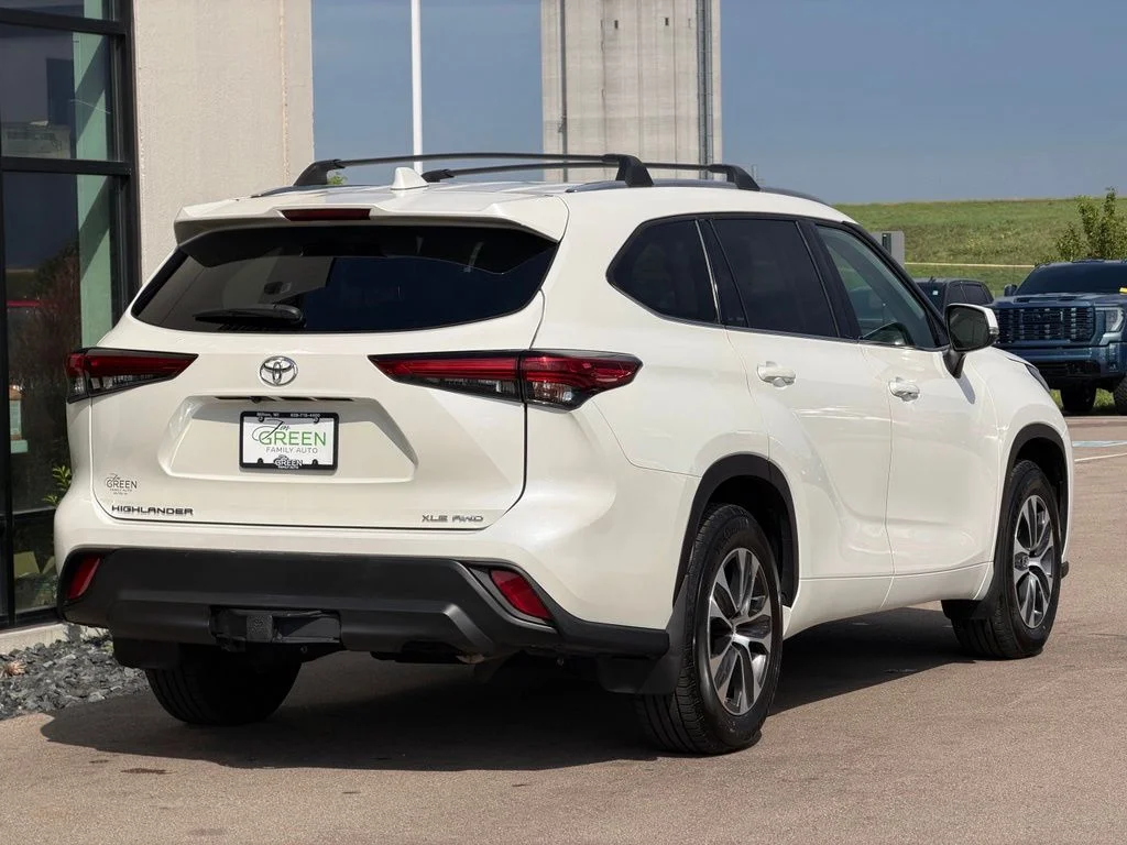 Used 2021 White Toyota XLE image 5