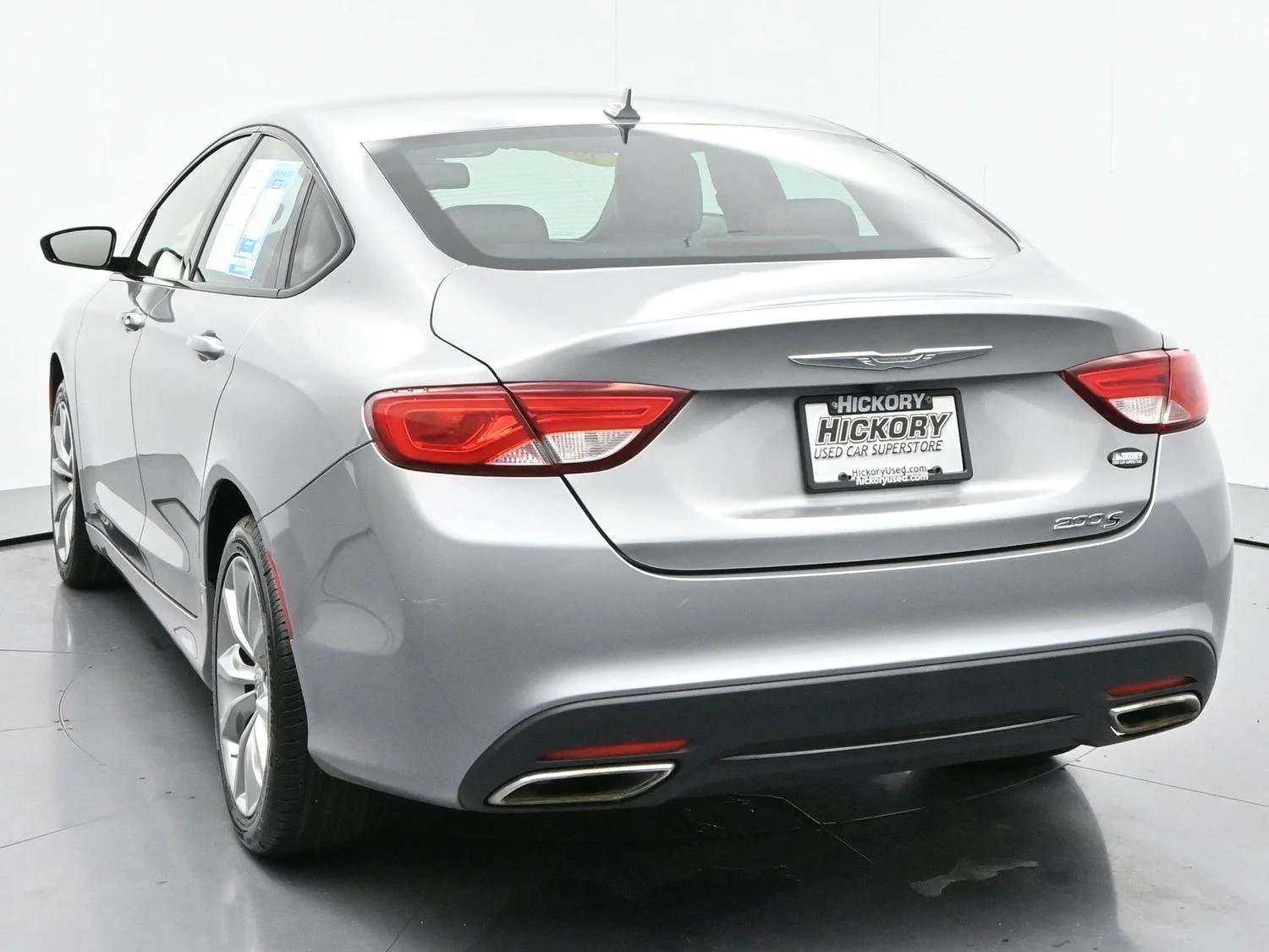 Used 2015 Billet Silver Metallic Clearcoat Chrysler S image 6