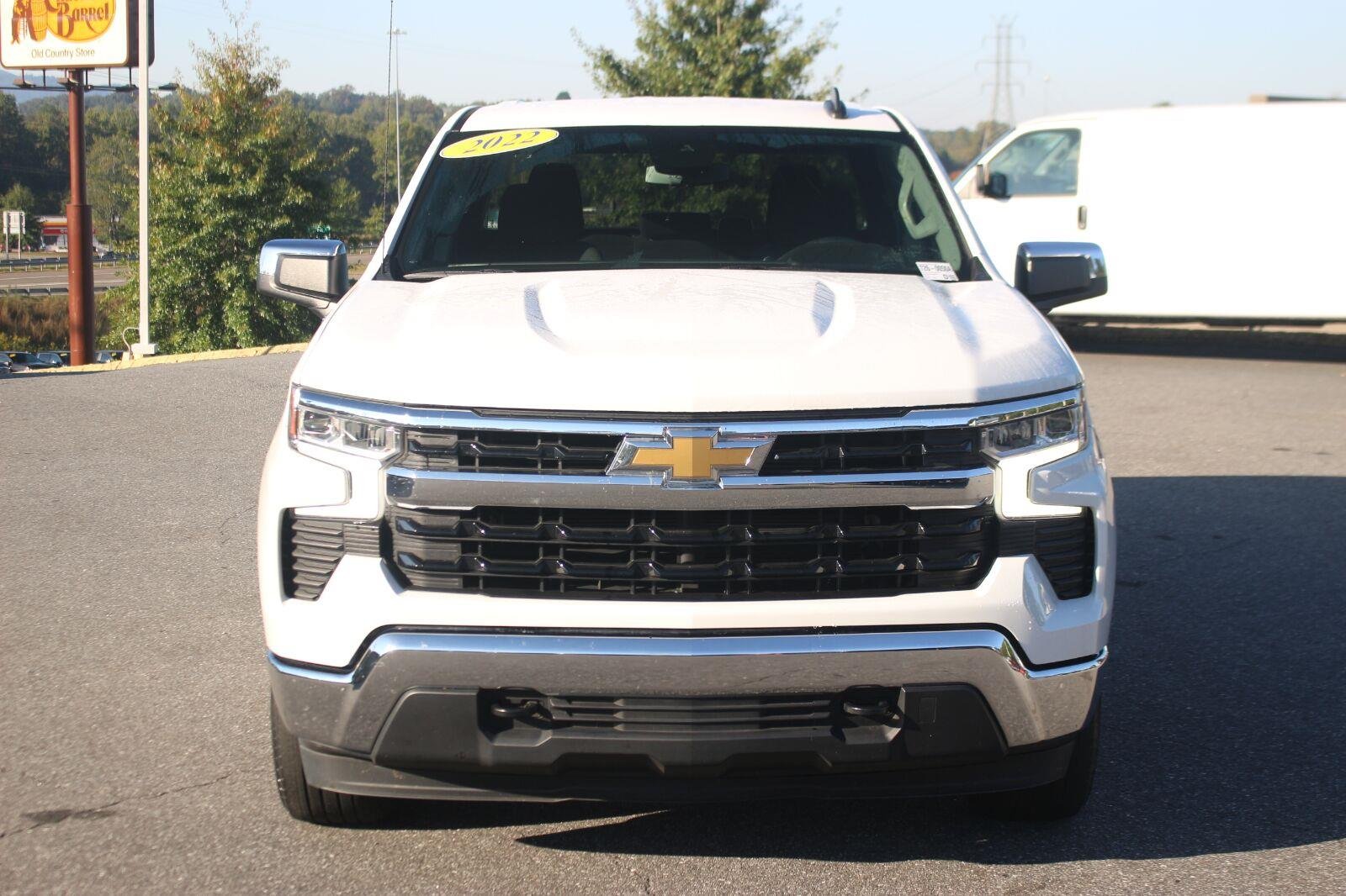 Used 2022 SUMMIT WHITE Chevrolet LT image 2