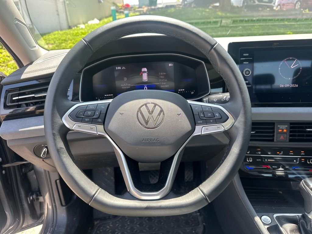 Used 2025 Gray Volkswagen 1.5T SE image 44