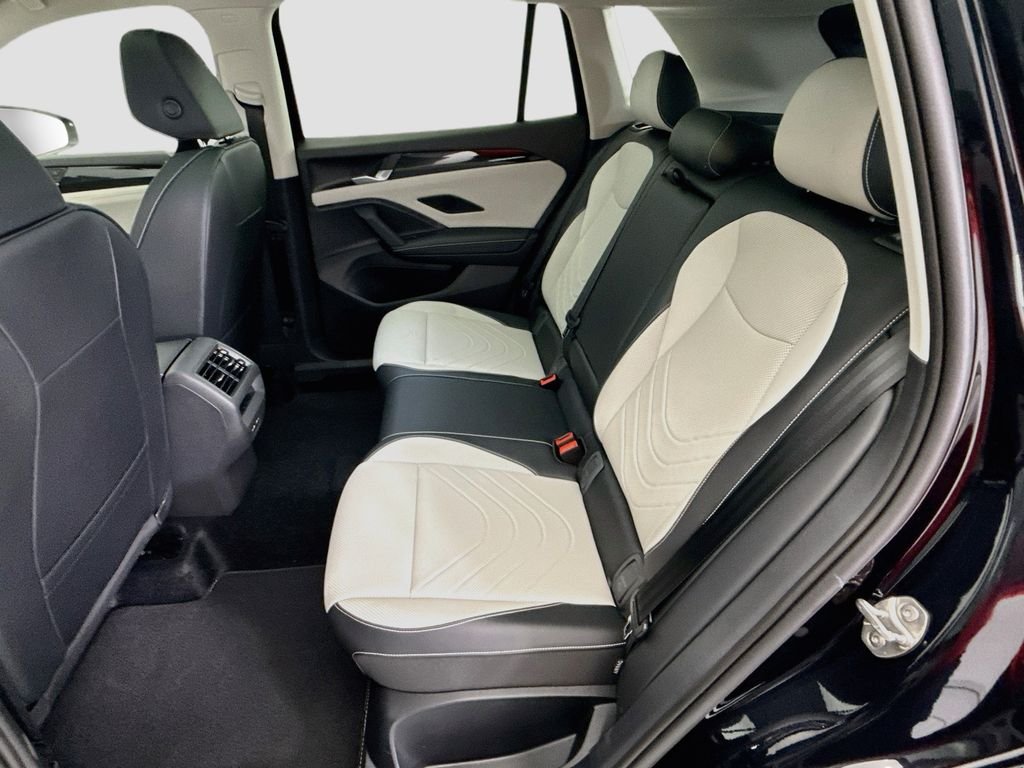 New 2026 Deep Black Pearl Volkswagen SE image 19