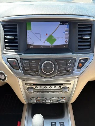 Used 2018 Pearl White Nissan SL image 14