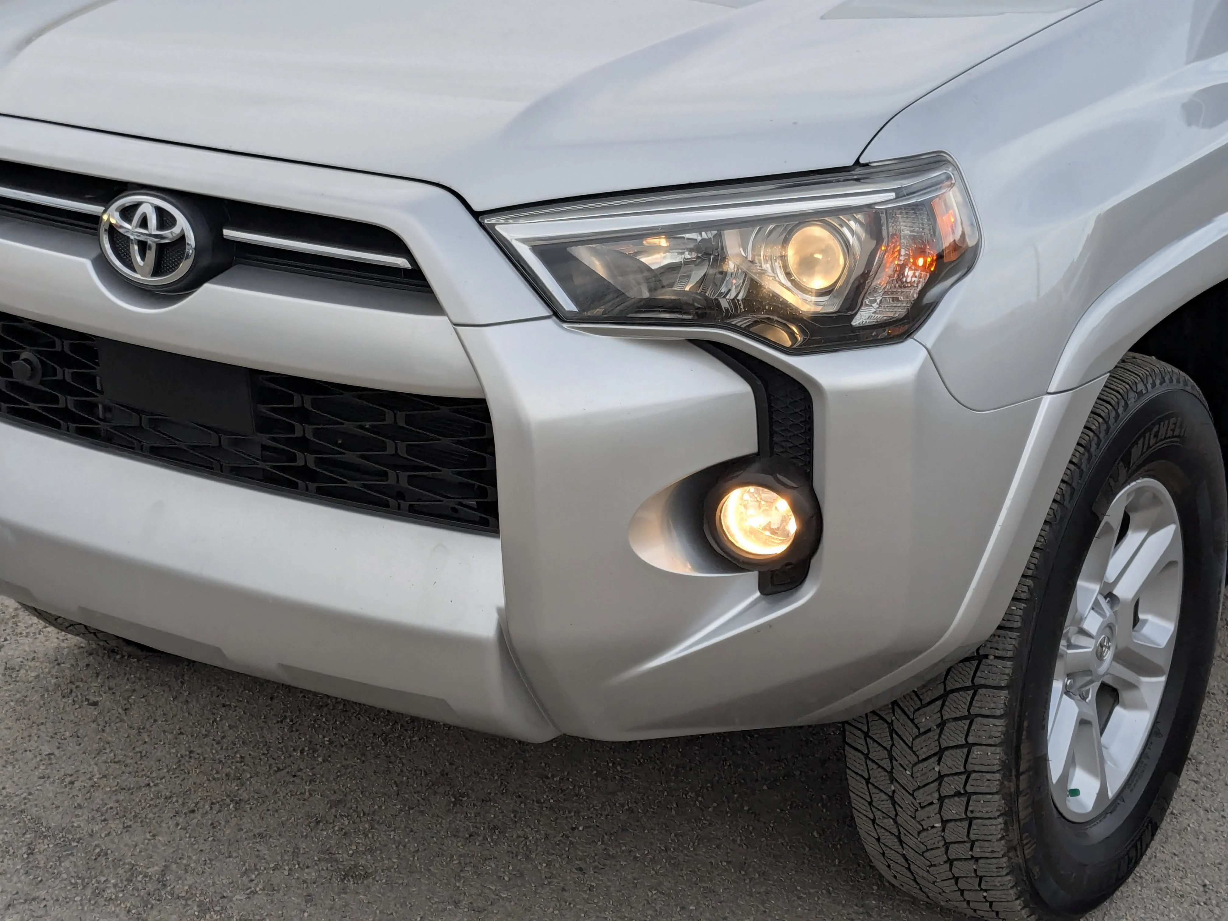 Used 2020 Silver Toyota 4DR 4WD - Leather - Sunroof - Back Up Cam - image 10