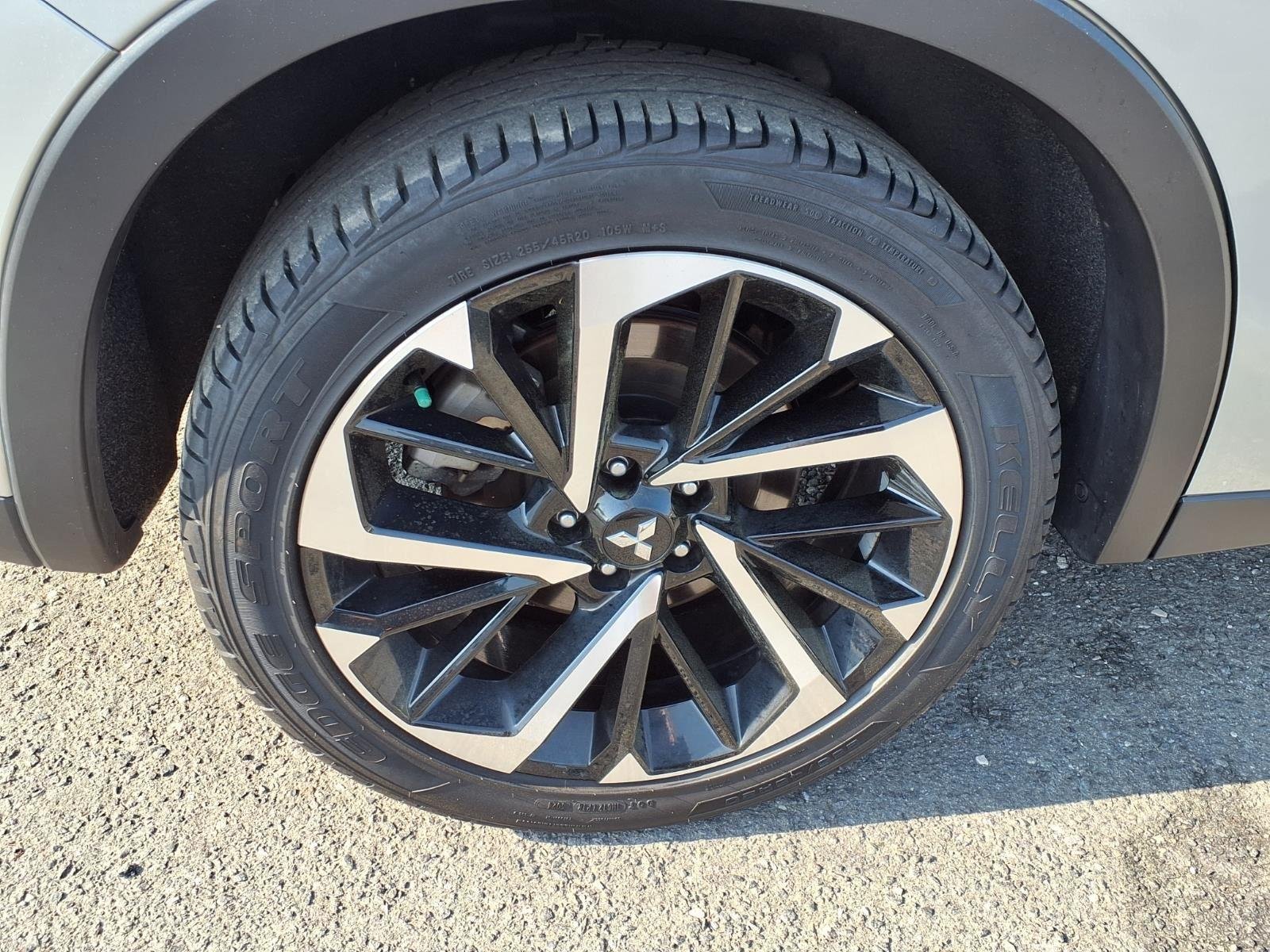 Used 2024  Mitsubishi SE image 11