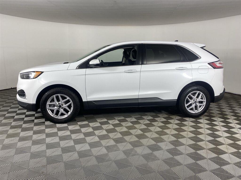 Used 2023 Oxford White Ford SEL image 4