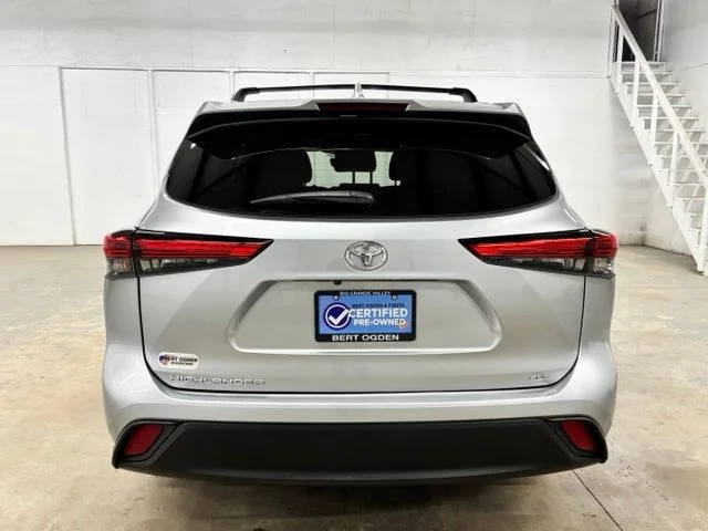 Used 2021 Silver Toyota XLE image 6