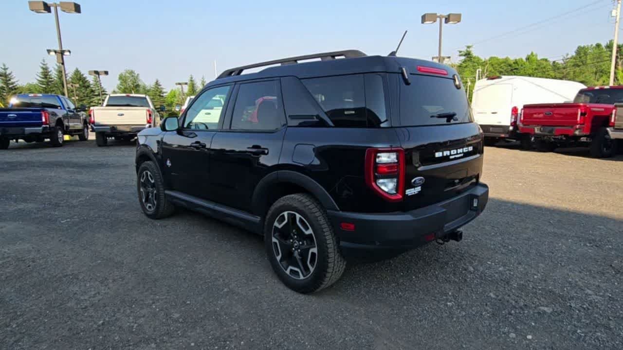 Used 2022 Shadow Black Ford Outer Banks image 6