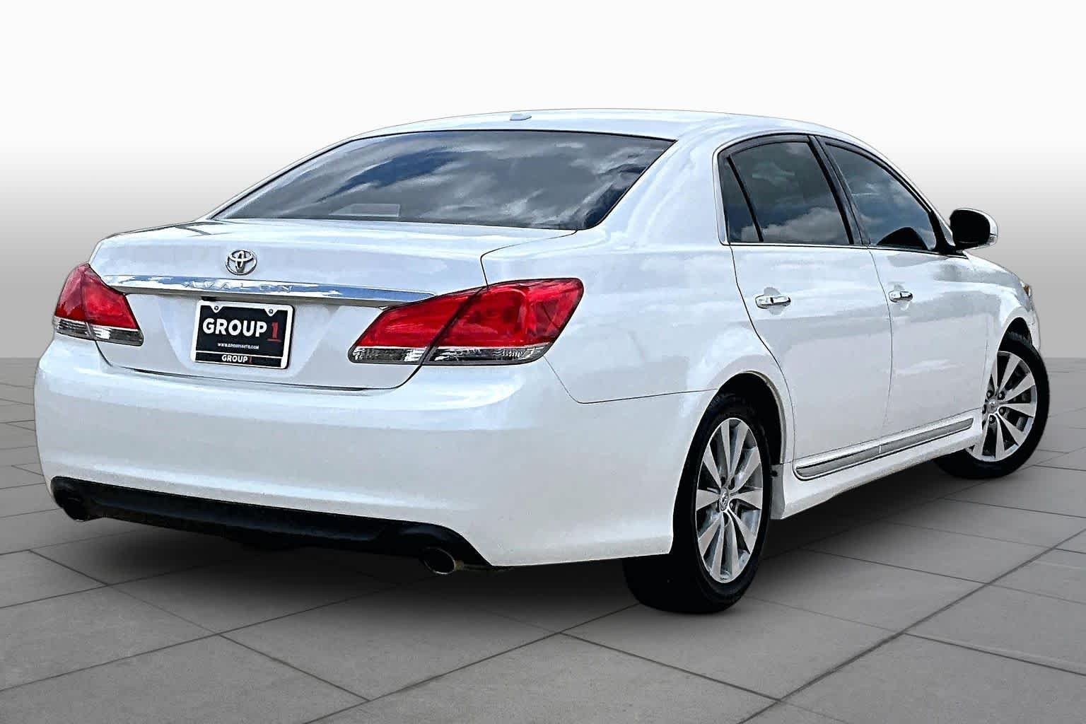 Used 2012 Blizzard Pearl Toyota Limited image 13