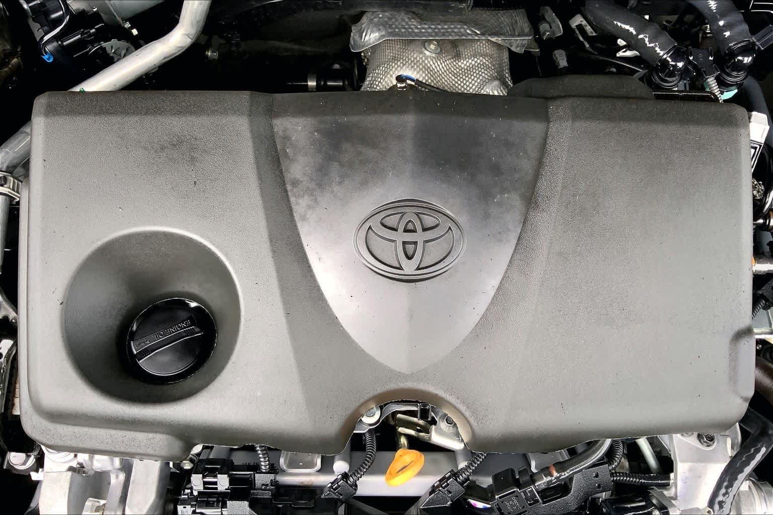 Used 2025 Midnight Black Metallic Toyota XLE image 32