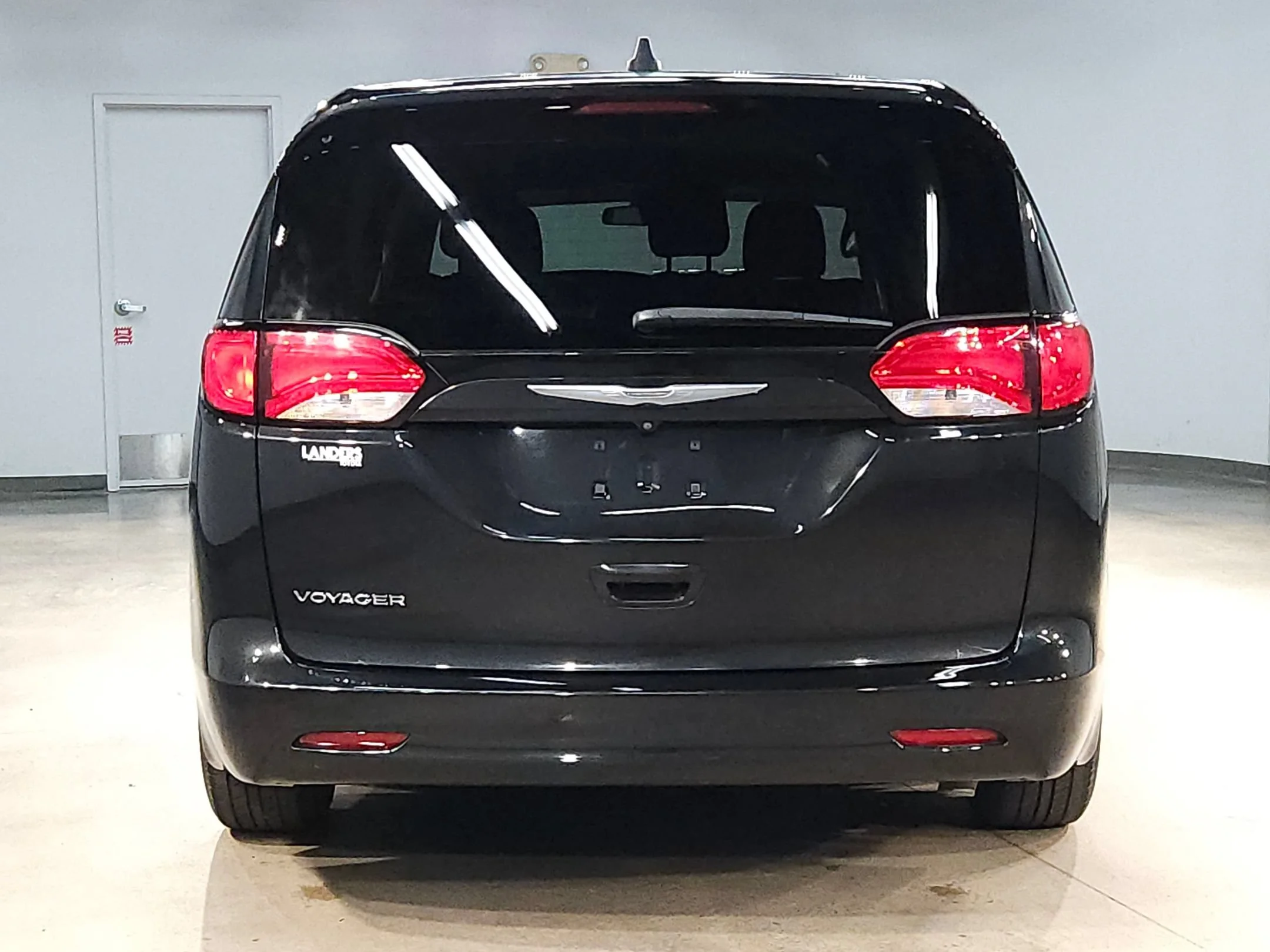 Used 2021 Brilliant Black Crystal Pearlcoat Chrysler L image 6
