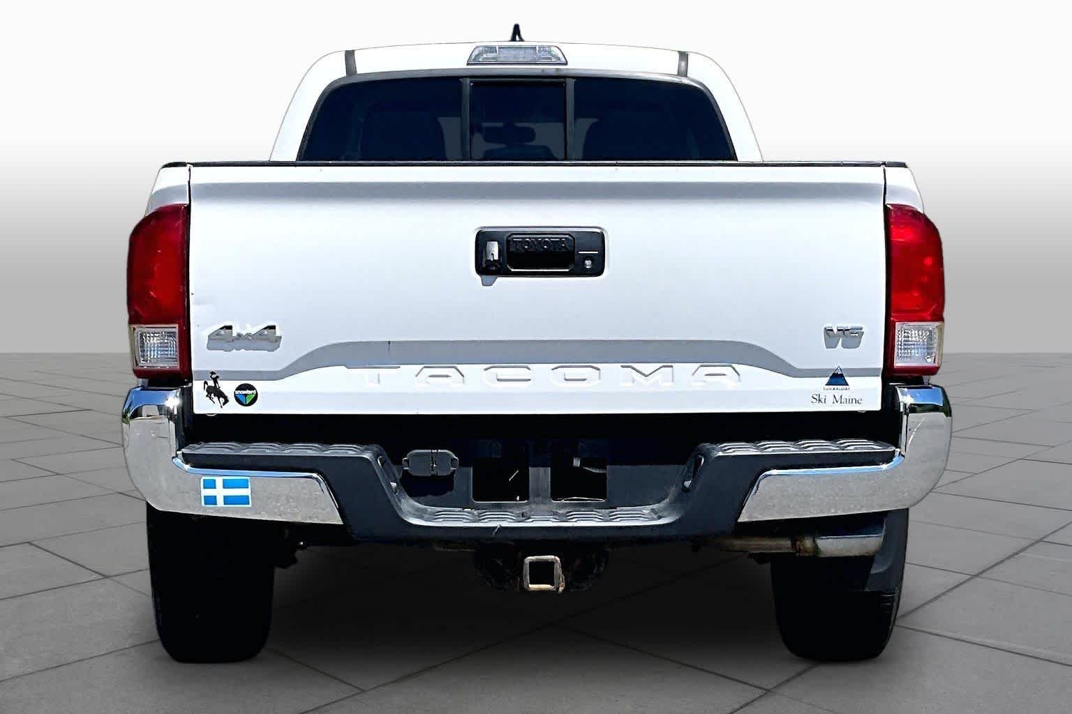 Used 2016 Super White Toyota SR5 image 5