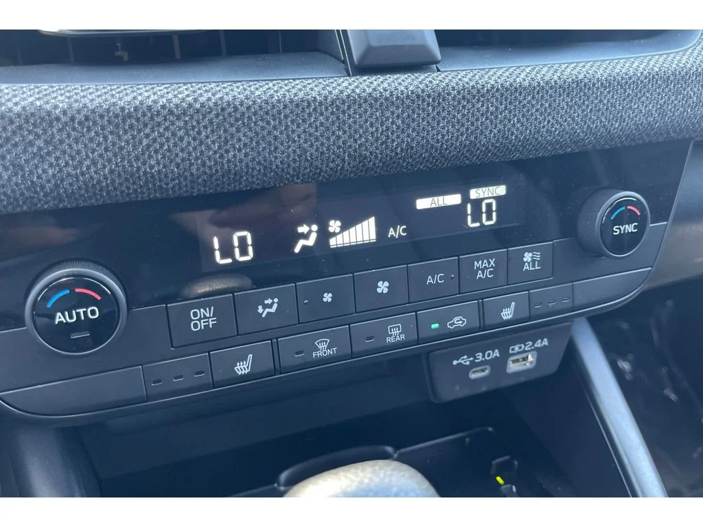 Used 2026 Sapphire Blue Pearl Subaru Premium image 28