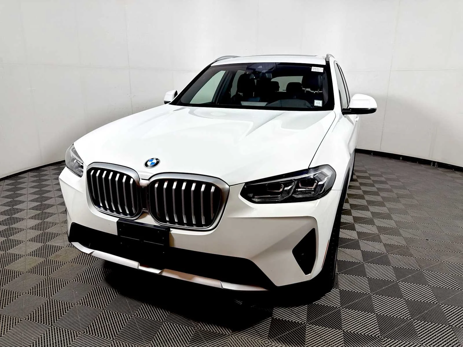 Certified Used 2024 Alpine White BMW xDrive30i image 3