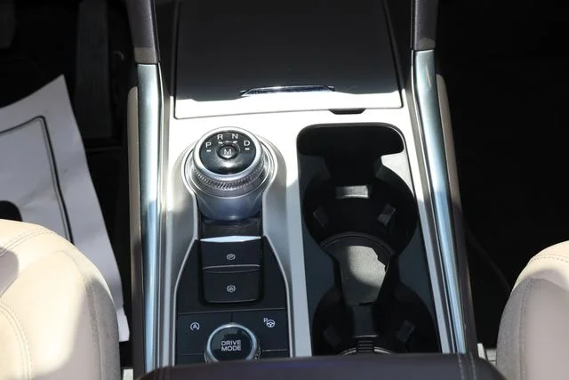 Used 2020 White Metallic Ford Platinum image 17