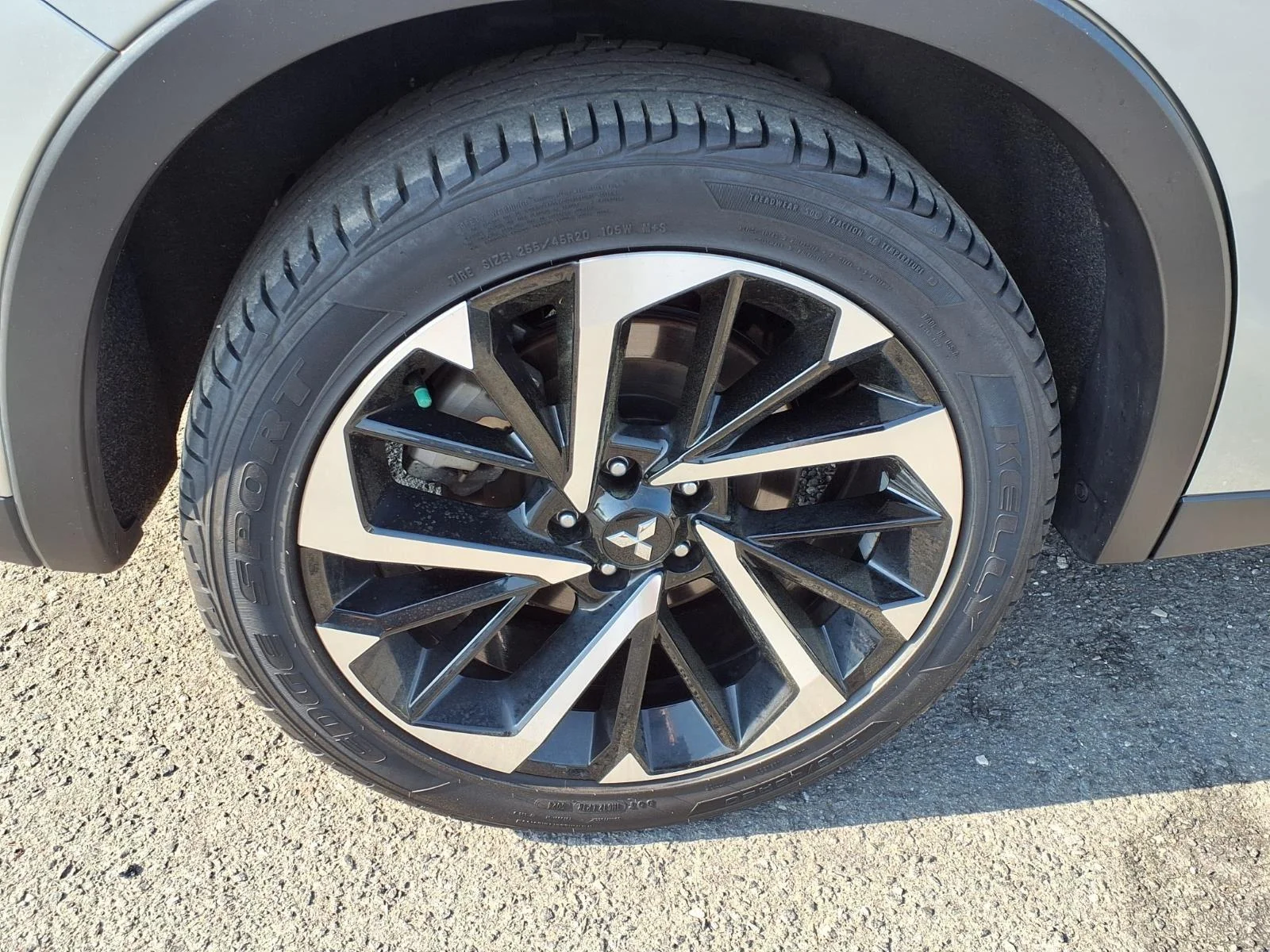 Used 2024  Mitsubishi SE image 11