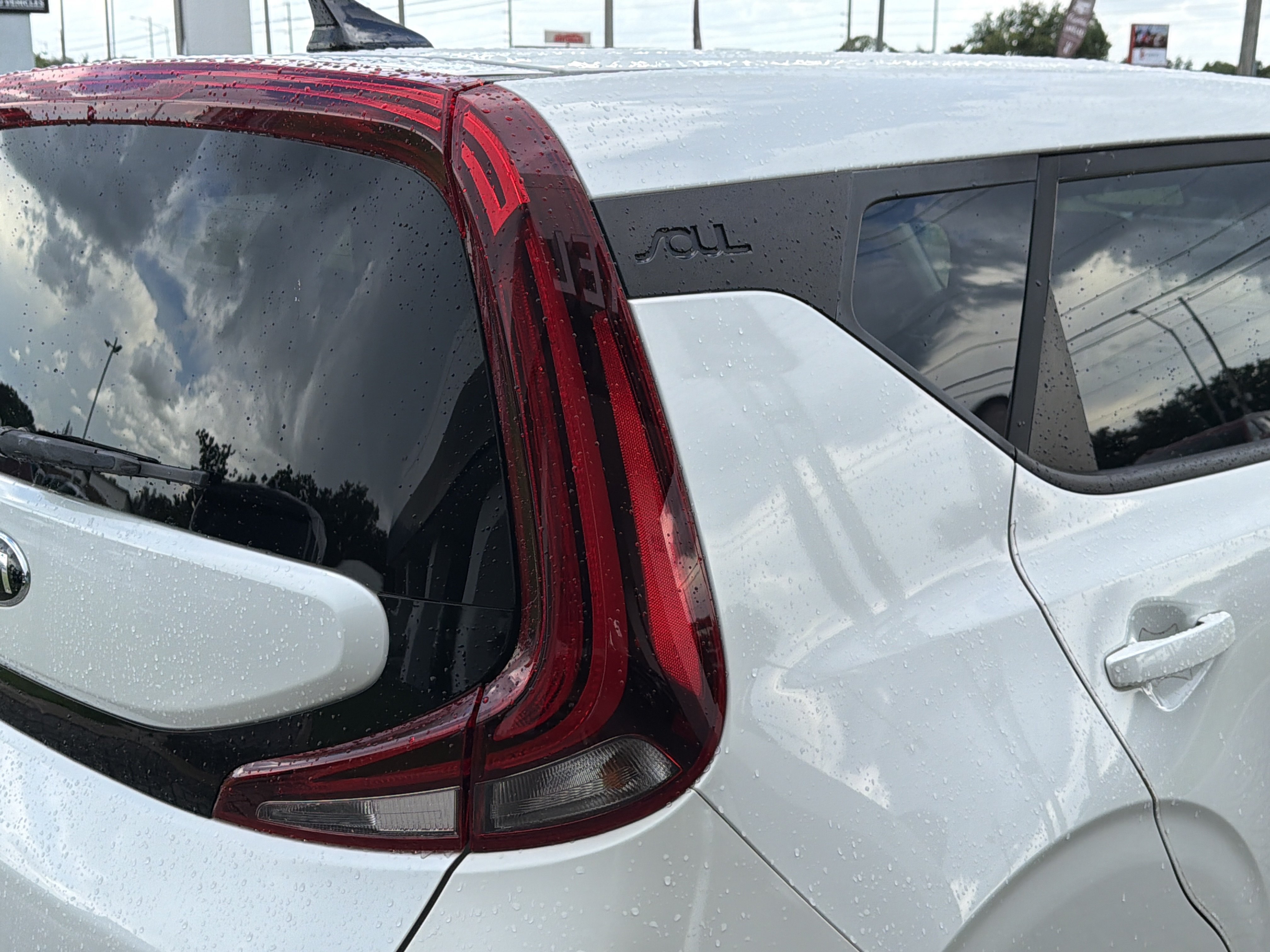Used 2021 Snow White Pearl Kia Turbo image 9