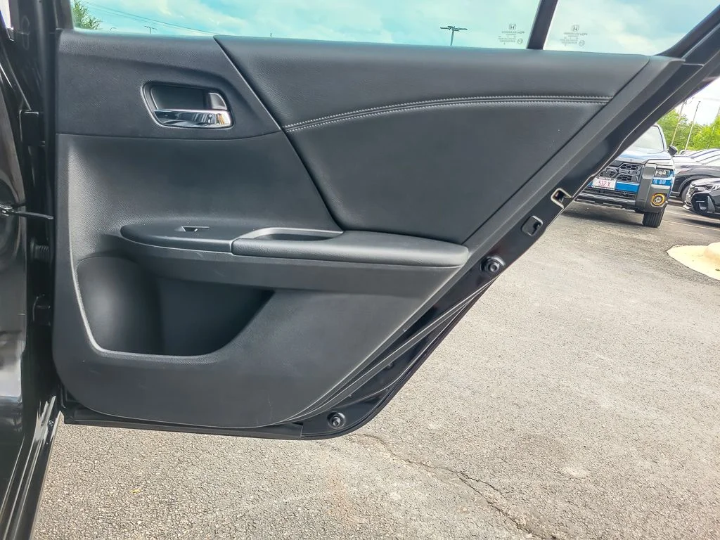 Used 2014 Black Honda Touring image 20