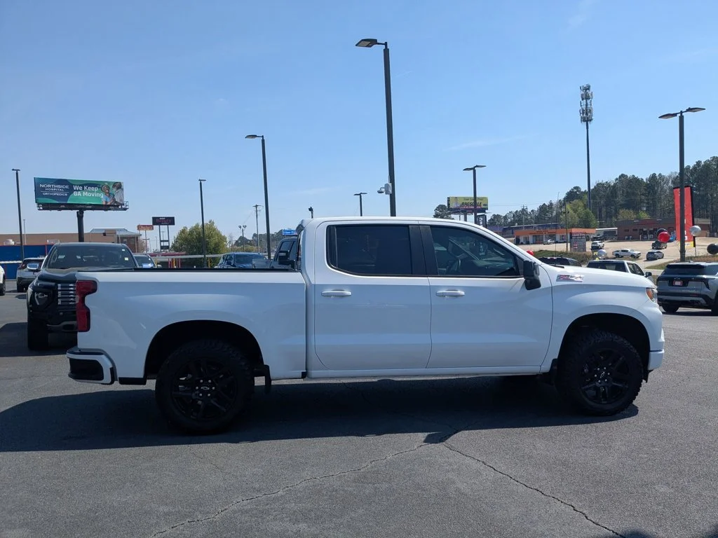 Used 2024 Summit White Chevrolet RST image 4