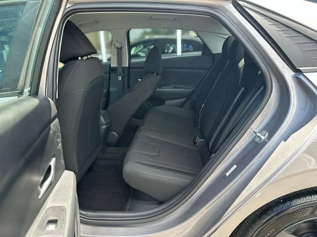 Used 2023 Silver Hyundai Blue image 22