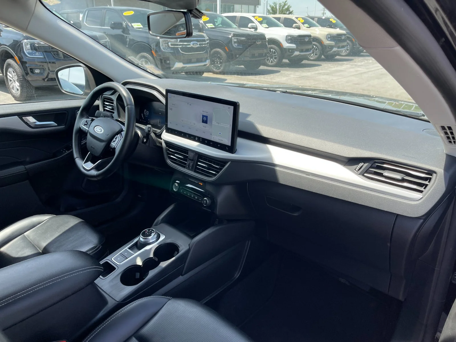Used 2024  Ford Platinum image 18