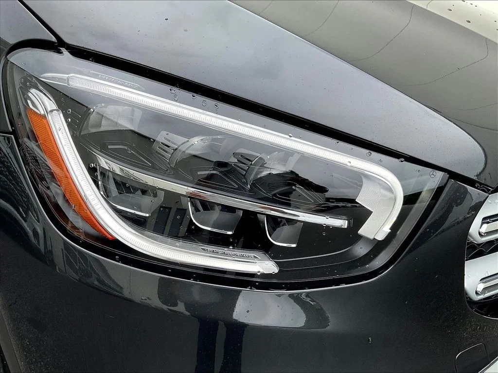 Used 2022 Black Mercedes-Benz GLC 300 image 31