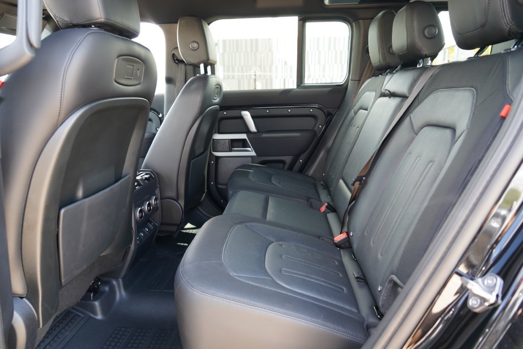 Used 2022  Land Rover X-Dynamic SE image 31