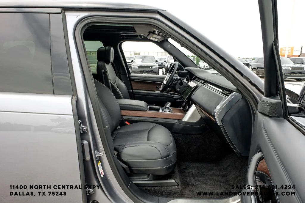 Used 2023 Grey Land Rover SE image 37